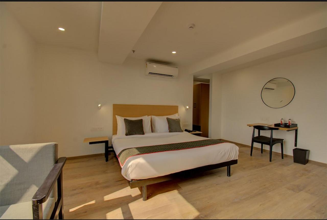 Shagun Hotel Vadodara Ngoại thất bức ảnh
