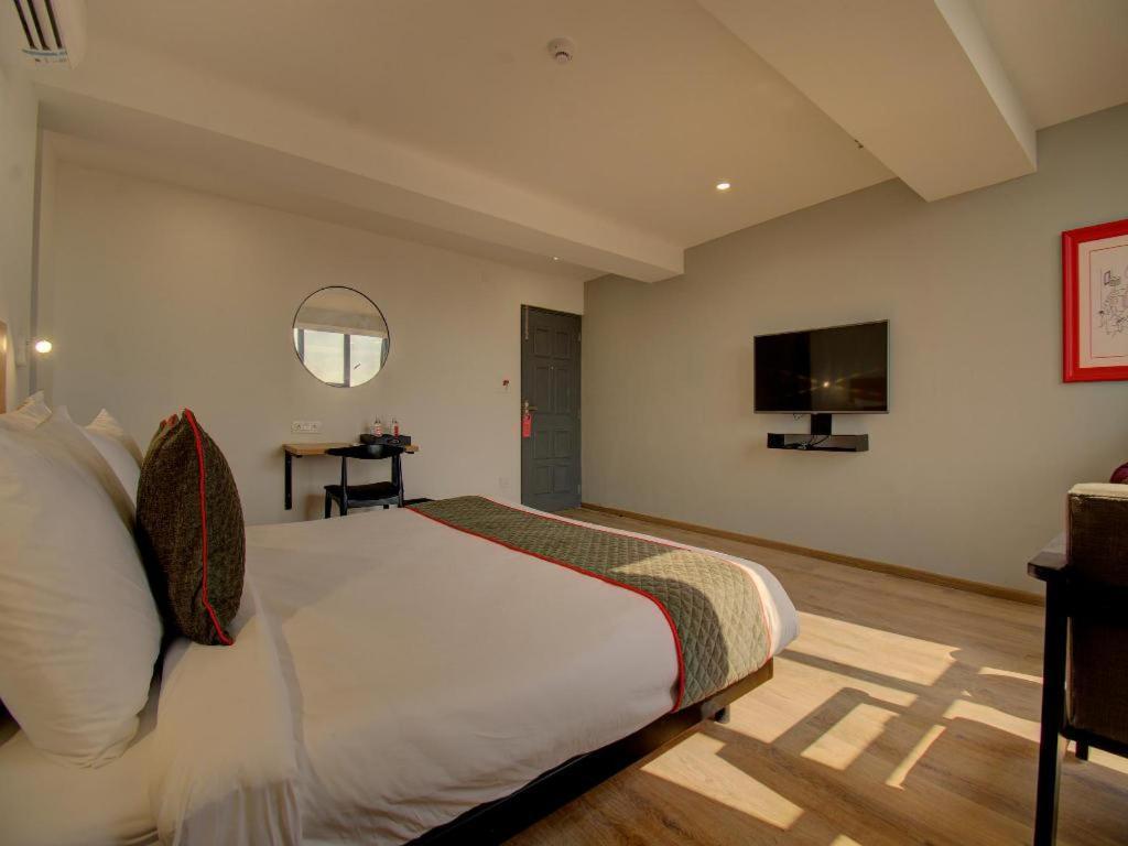 Shagun Hotel Vadodara Ngoại thất bức ảnh