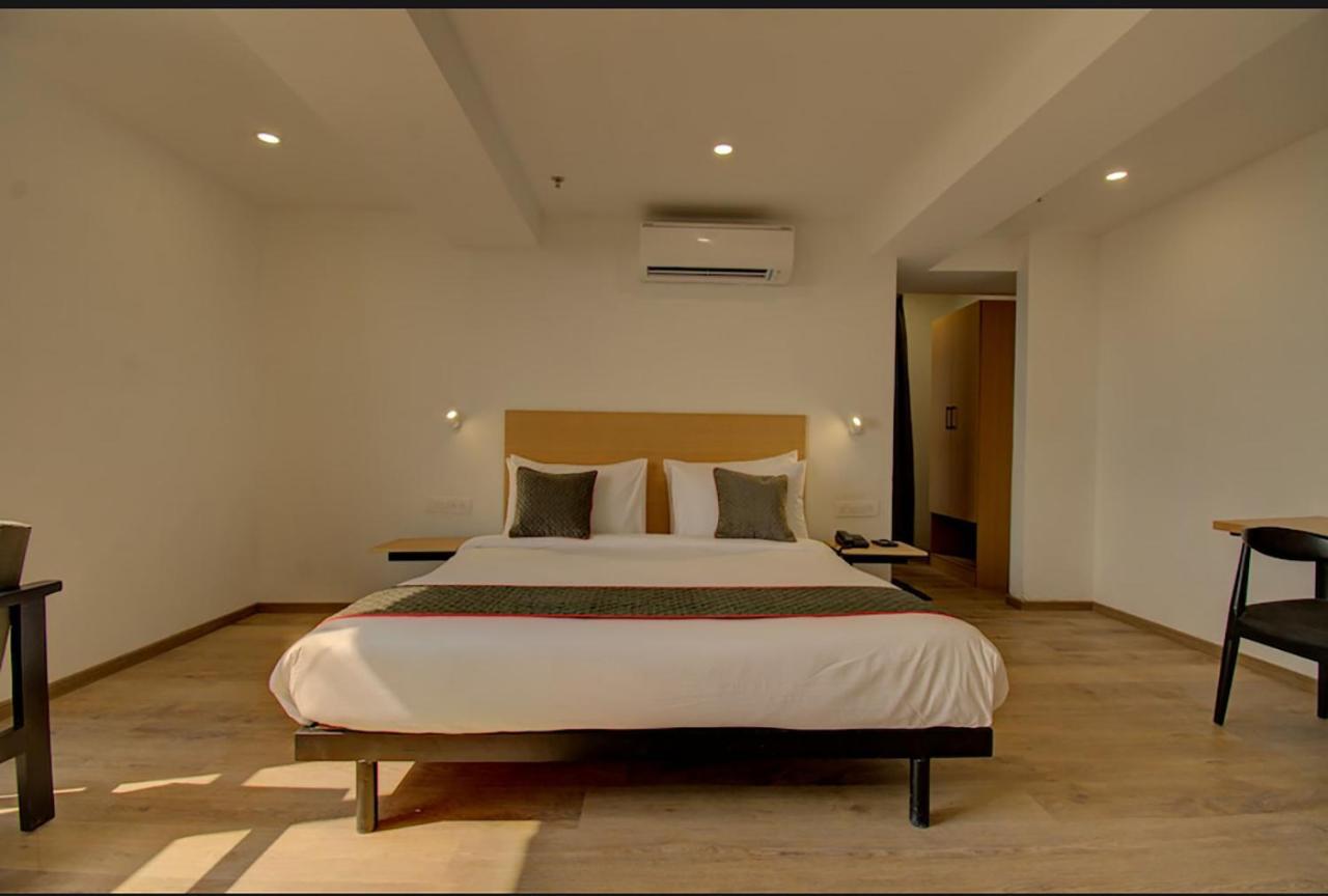 Shagun Hotel Vadodara Ngoại thất bức ảnh