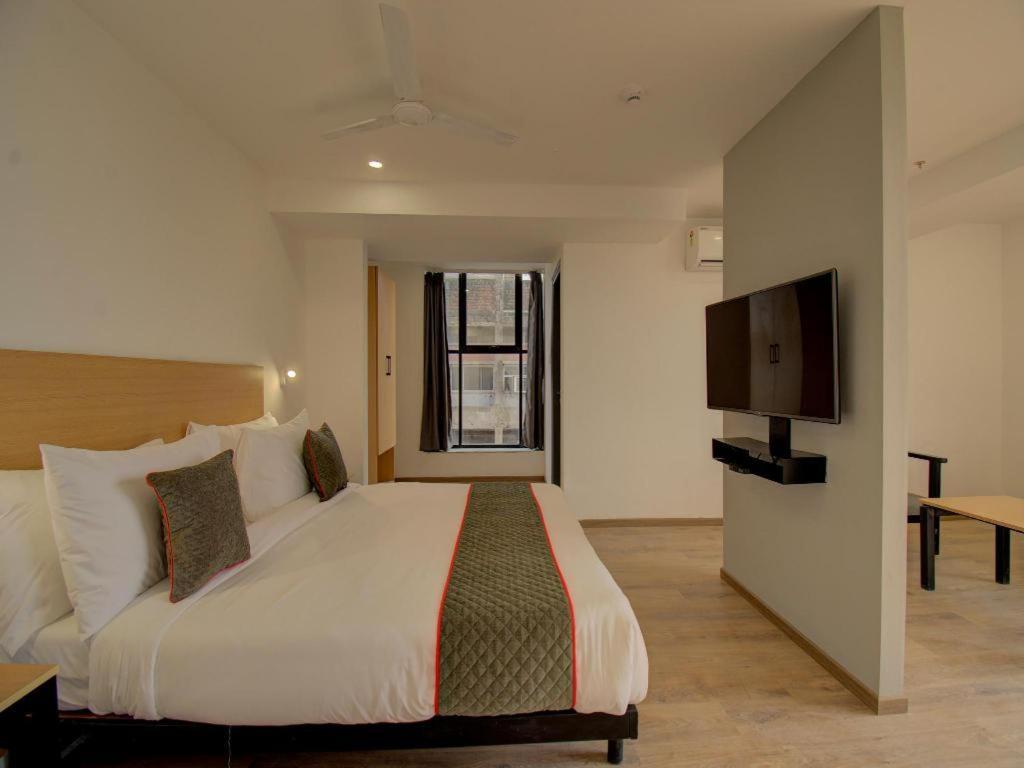 Shagun Hotel Vadodara Ngoại thất bức ảnh