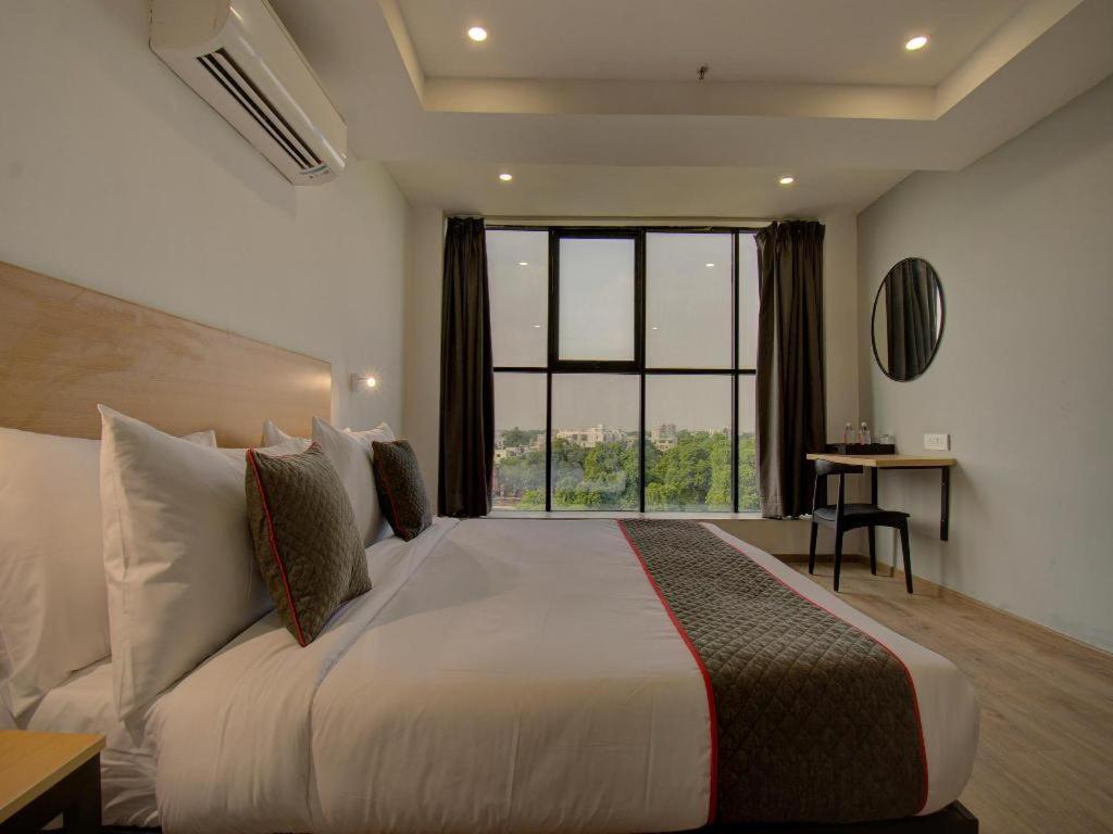 Shagun Hotel Vadodara Ngoại thất bức ảnh