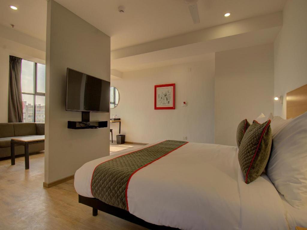 Shagun Hotel Vadodara Ngoại thất bức ảnh