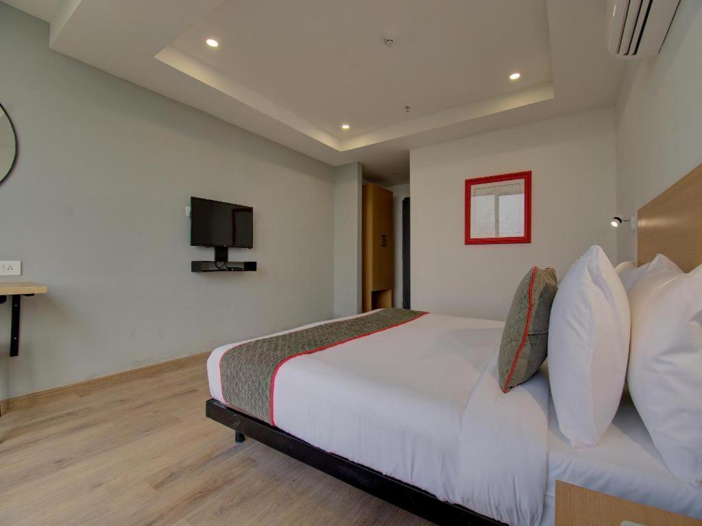 Shagun Hotel Vadodara Ngoại thất bức ảnh